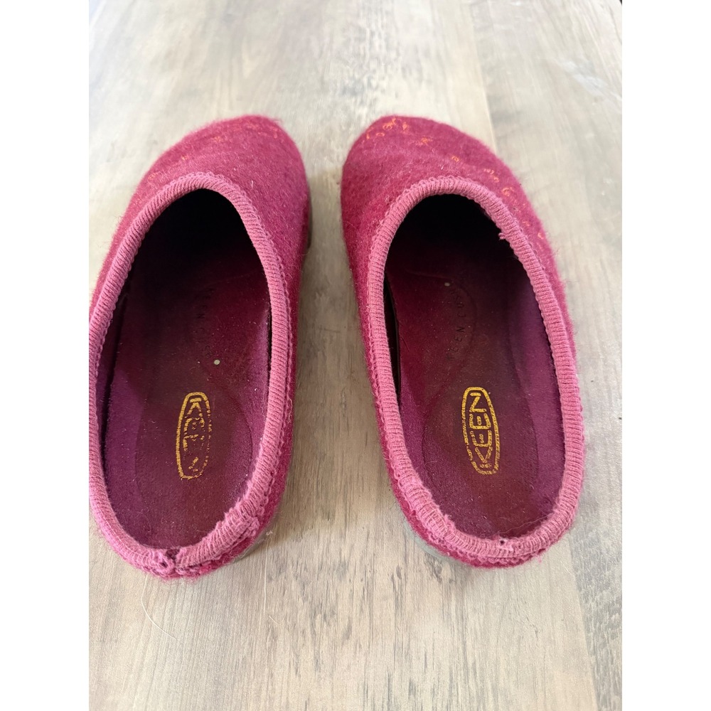 Rare KEEN Trillium Slippers in beautiful burgundy & floral vine embroidery 9 - Picture 7 of 7